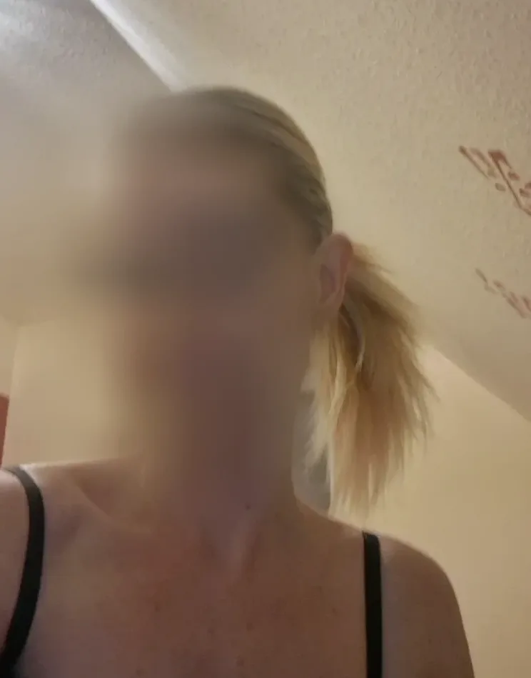 Agata, 28