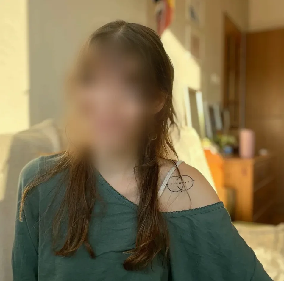 Julia, 28