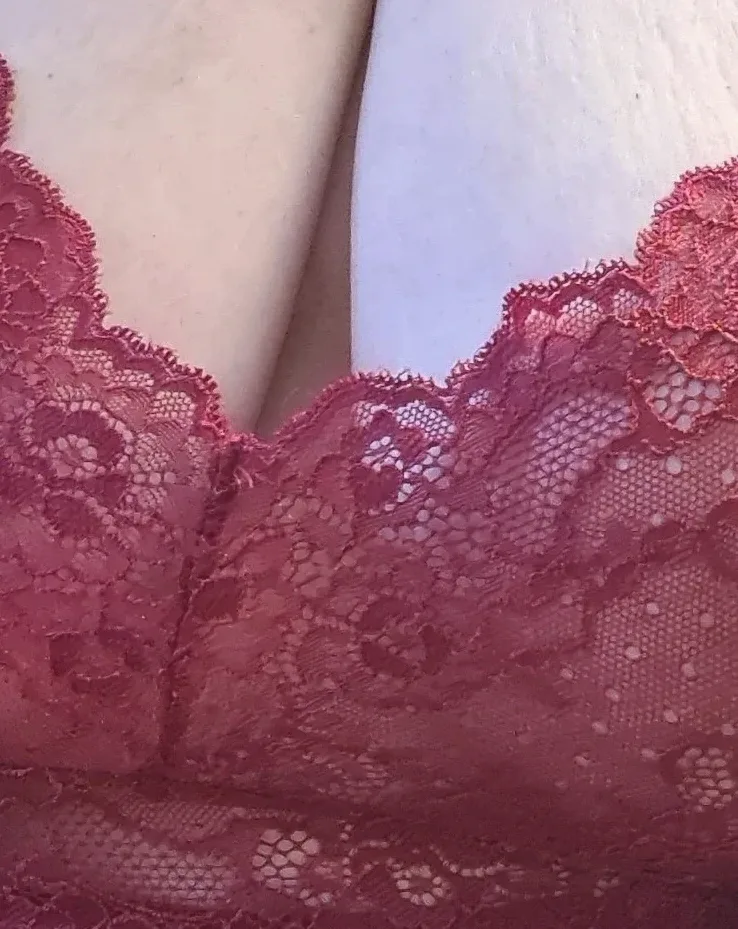 Laura, 32