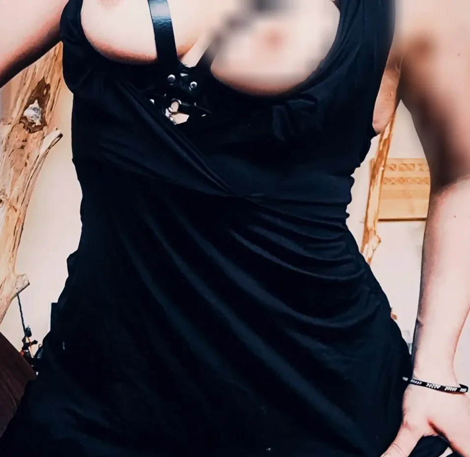 Nicola, 36